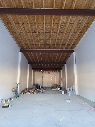 Flex/Retail Space: 2121 State St, Columbus, IN 47201